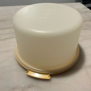 Vintage Tupperware Harvest Gold Cake Taker Server Carrier 683-7
